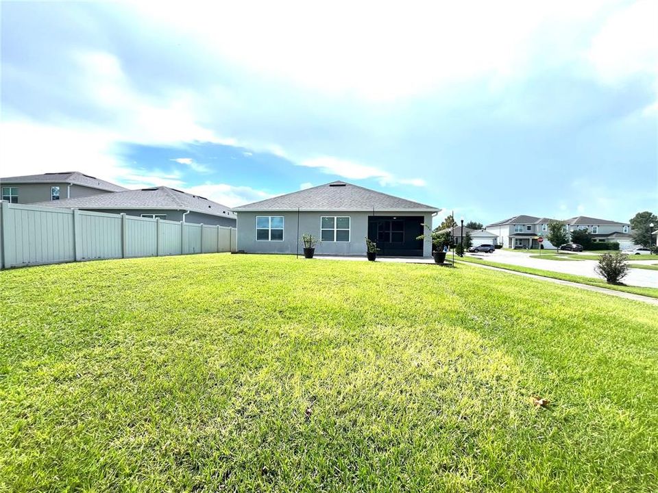 For Rent: $2,450 (3 beds, 2 baths, 1672 Square Feet)