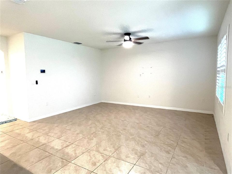 For Rent: $2,450 (3 beds, 2 baths, 1672 Square Feet)