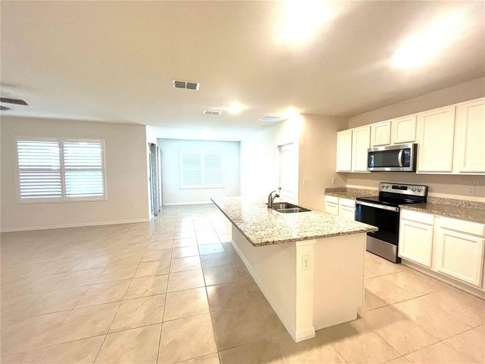 For Rent: $2,450 (3 beds, 2 baths, 1672 Square Feet)