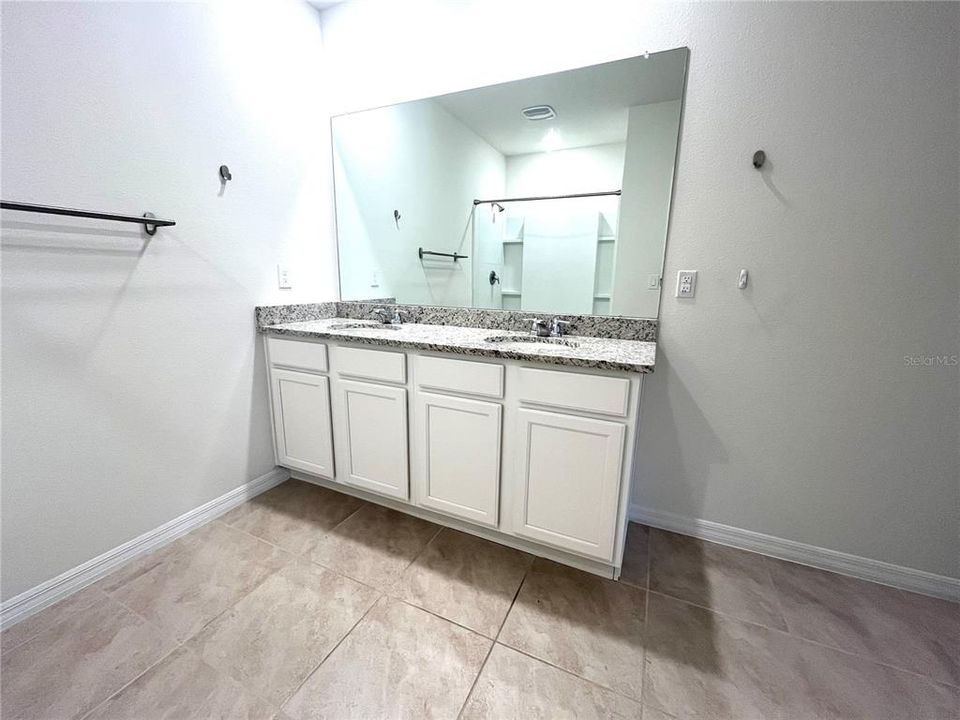 For Rent: $2,450 (3 beds, 2 baths, 1672 Square Feet)