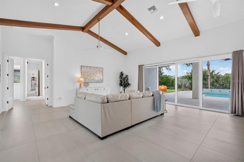 En Venta: $1,525,000 (3 camas, 3 baños, 3550 Pies cuadrados)