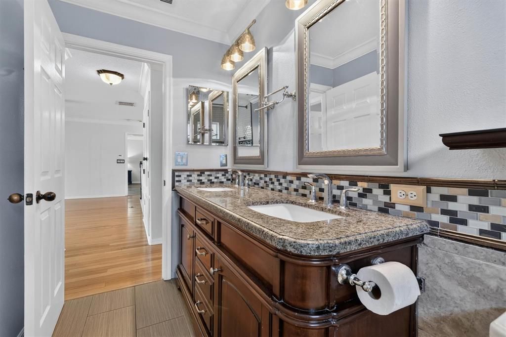 : $929,999 (4 camas, 3 baños, 3886 Pies cuadrados)