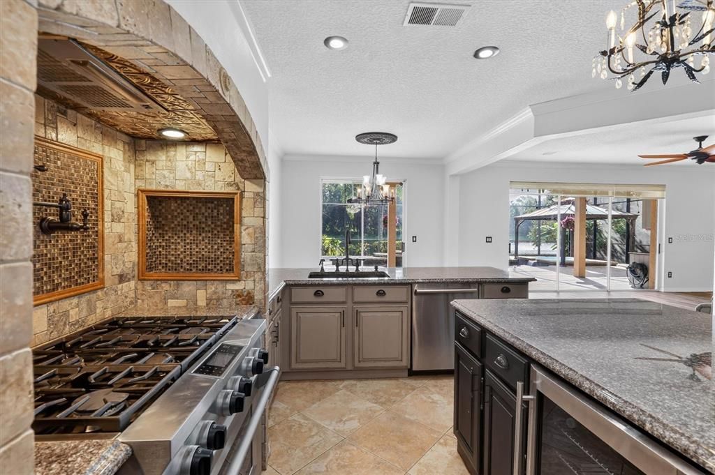 : $929,999 (4 camas, 3 baños, 3886 Pies cuadrados)