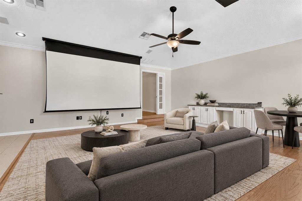 : $929,999 (4 camas, 3 baños, 3886 Pies cuadrados)
