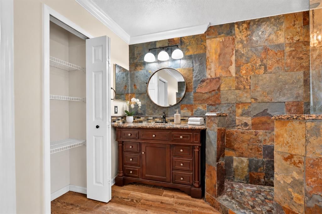 : $929,999 (4 camas, 3 baños, 3886 Pies cuadrados)