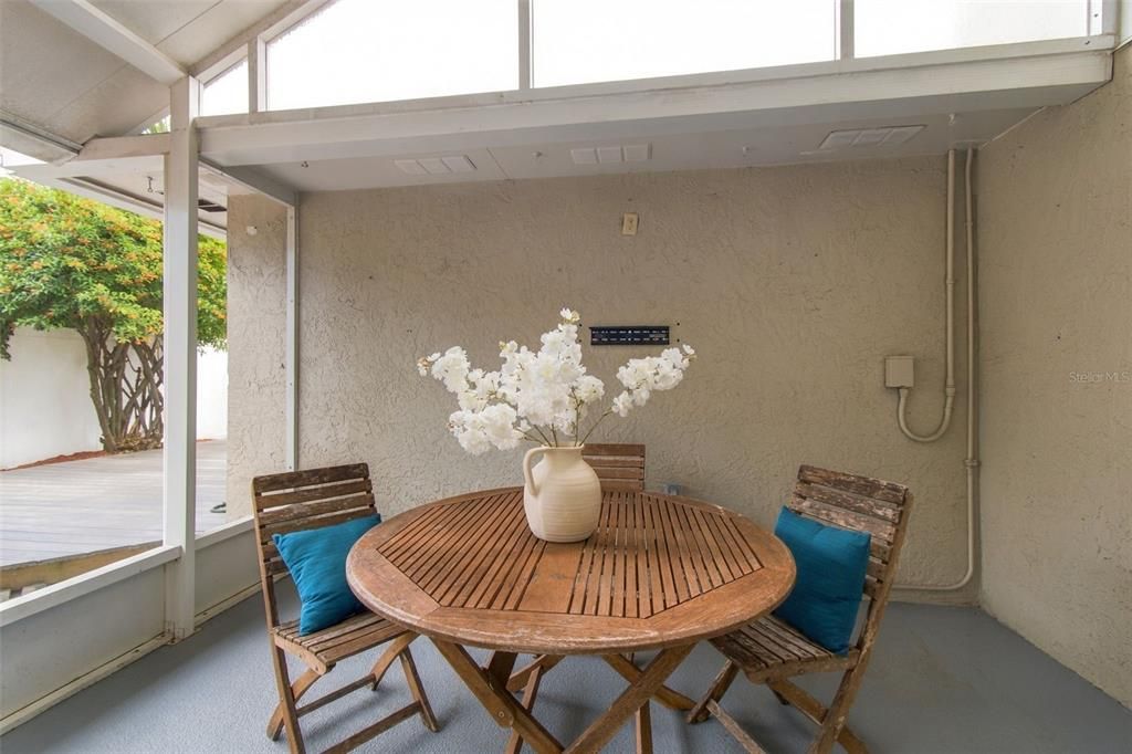 For Sale: $425,000 (3 beds, 2 baths, 1596 Square Feet)