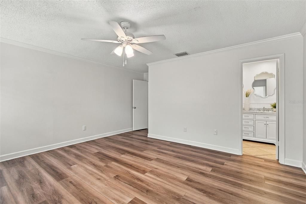 For Sale: $425,000 (3 beds, 2 baths, 1596 Square Feet)