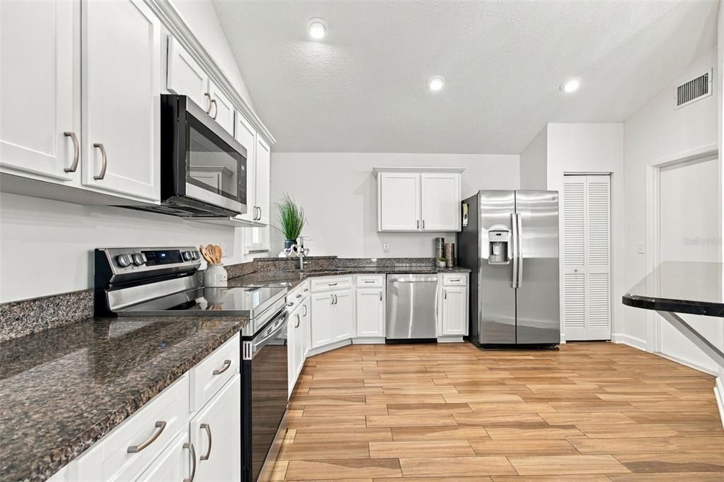 For Sale: $425,000 (3 beds, 2 baths, 1596 Square Feet)