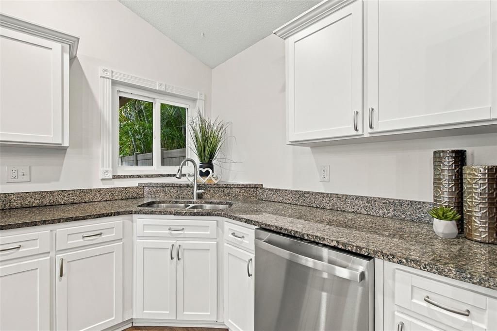 For Sale: $425,000 (3 beds, 2 baths, 1596 Square Feet)