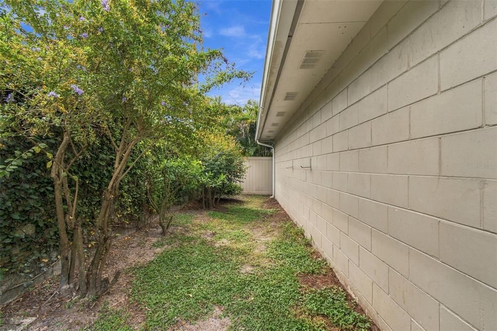 For Sale: $425,000 (3 beds, 2 baths, 1596 Square Feet)