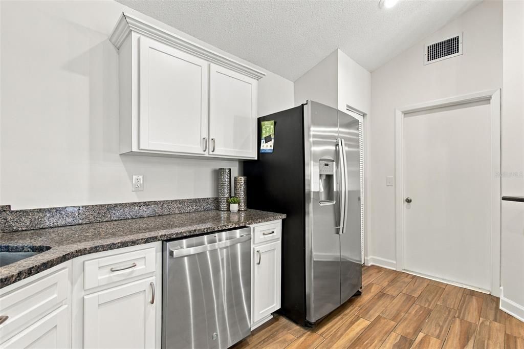 For Sale: $425,000 (3 beds, 2 baths, 1596 Square Feet)