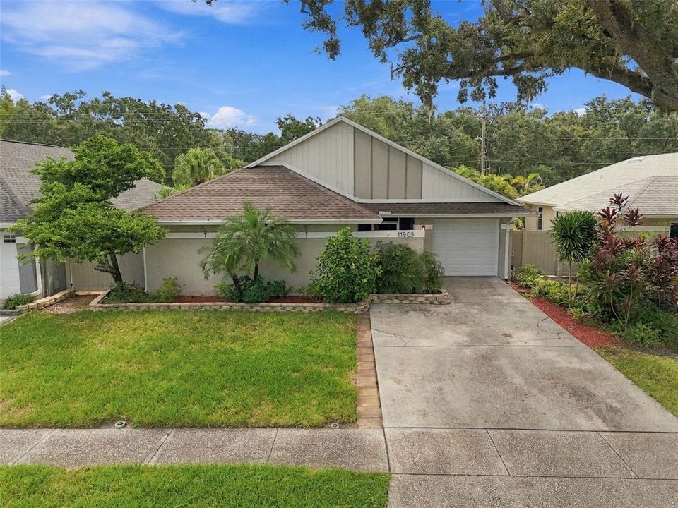 For Sale: $425,000 (3 beds, 2 baths, 1596 Square Feet)