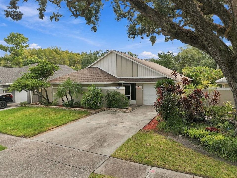 For Sale: $425,000 (3 beds, 2 baths, 1596 Square Feet)