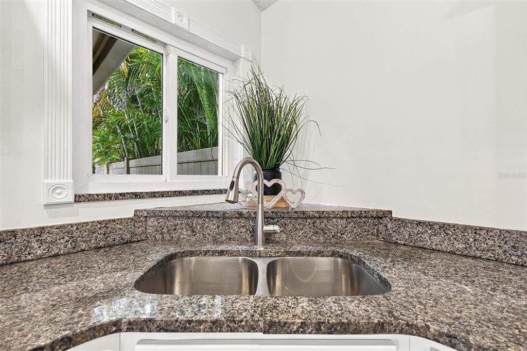 For Sale: $425,000 (3 beds, 2 baths, 1596 Square Feet)