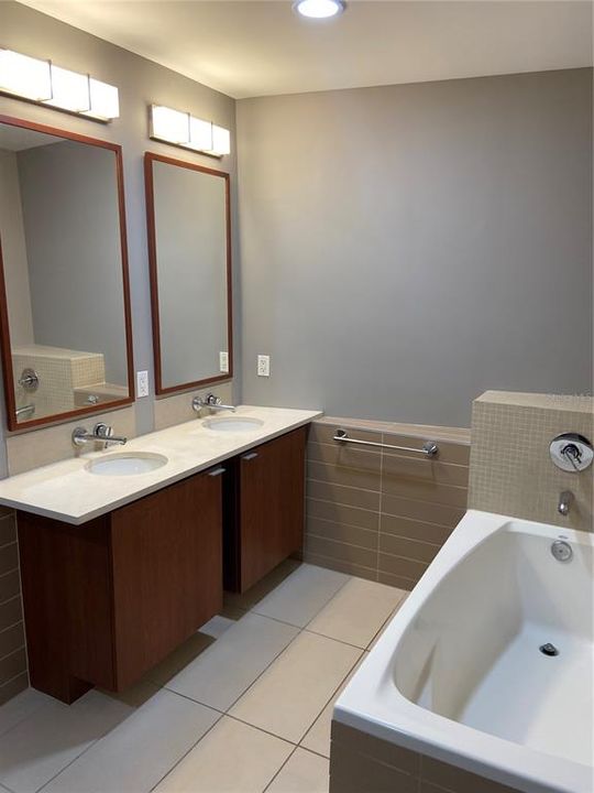 For Sale: $445,000 (2 beds, 2 baths, 1134 Square Feet)