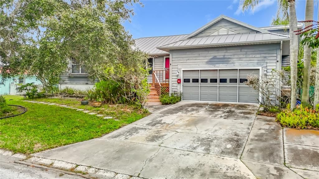For Sale: $325,000 (3 beds, 2 baths, 1665 Square Feet)