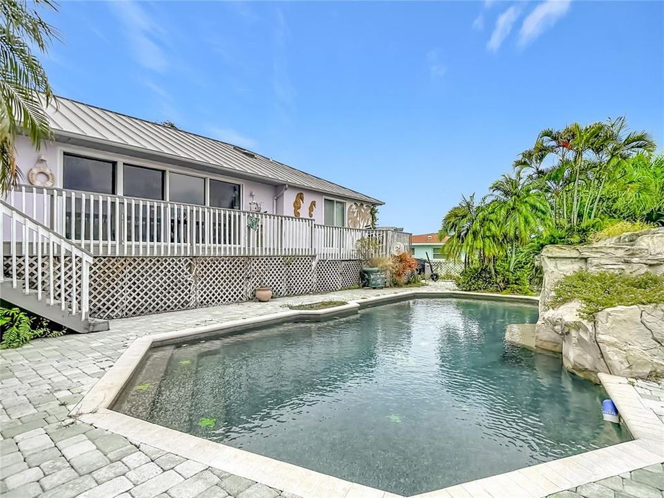 For Sale: $325,000 (3 beds, 2 baths, 1665 Square Feet)