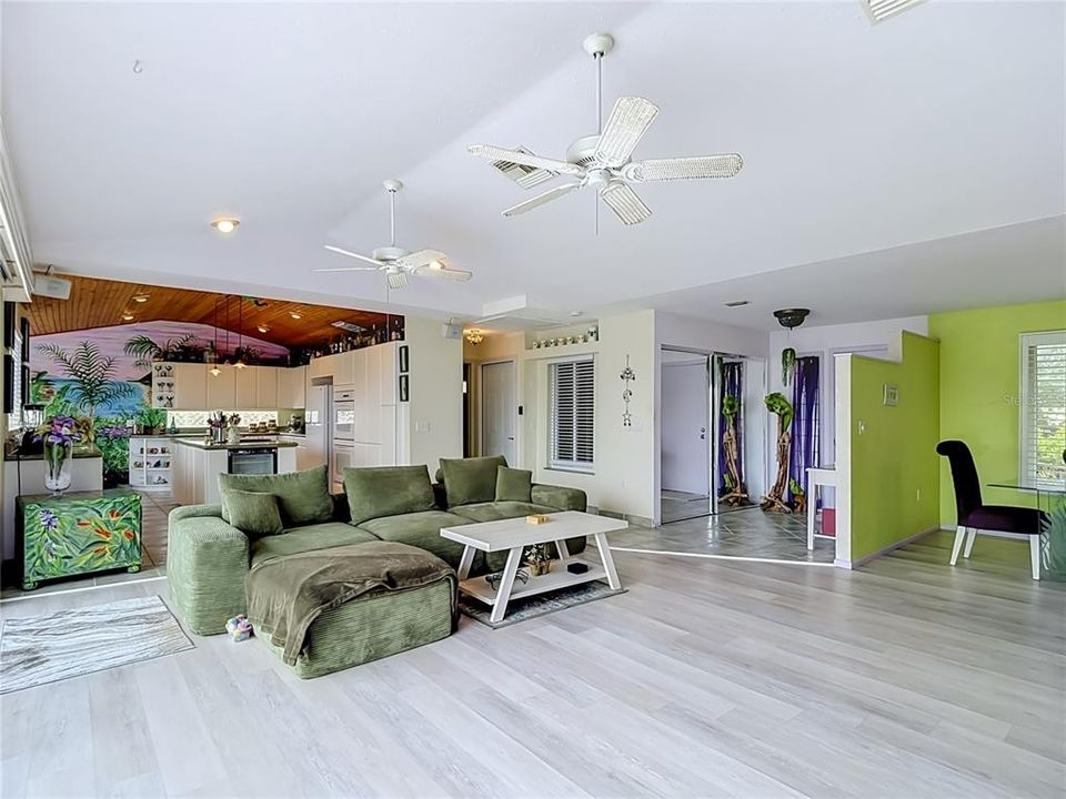 For Sale: $325,000 (3 beds, 2 baths, 1665 Square Feet)