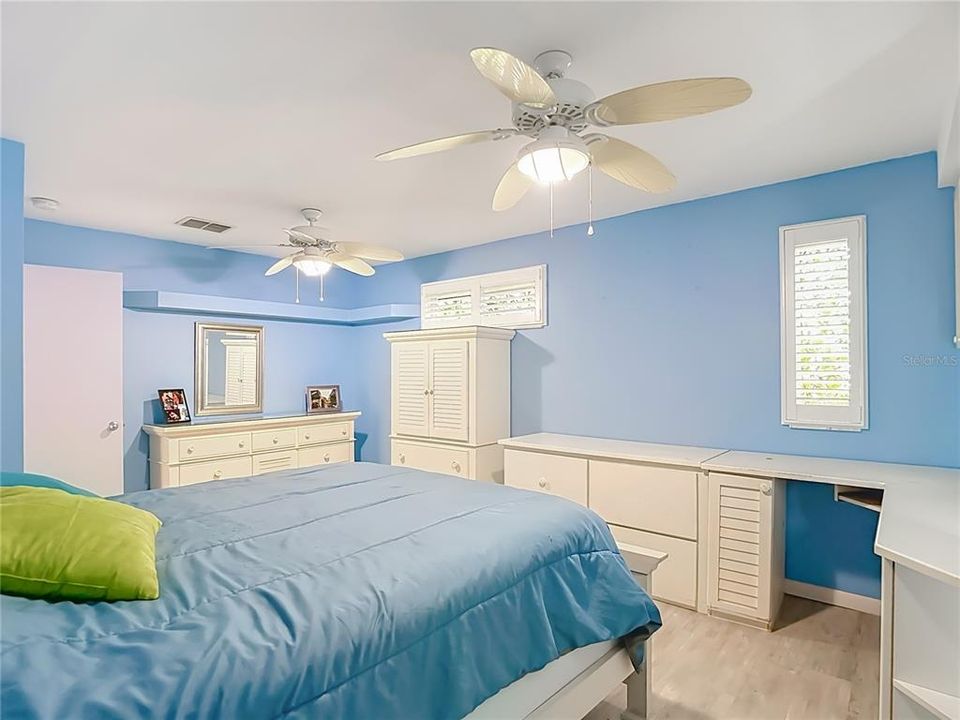 For Sale: $325,000 (3 beds, 2 baths, 1665 Square Feet)