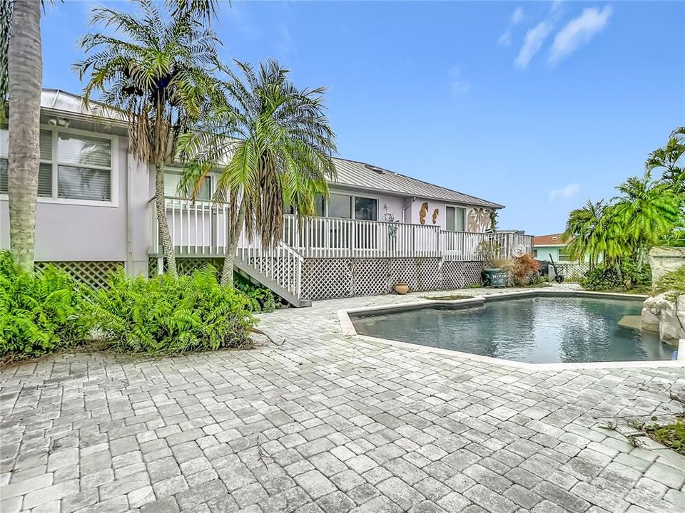 For Sale: $325,000 (3 beds, 2 baths, 1665 Square Feet)