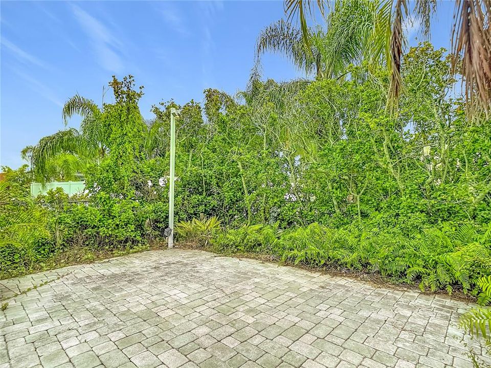 For Sale: $325,000 (3 beds, 2 baths, 1665 Square Feet)