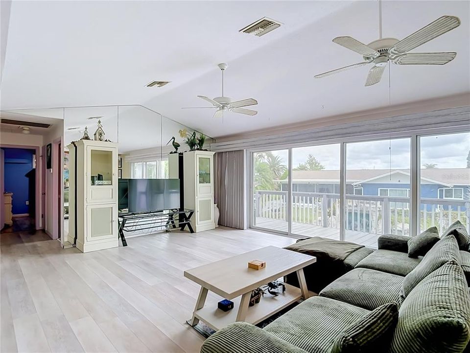 For Sale: $325,000 (3 beds, 2 baths, 1665 Square Feet)