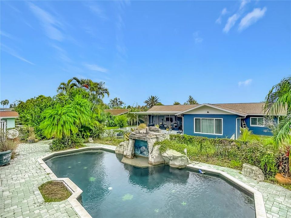 For Sale: $325,000 (3 beds, 2 baths, 1665 Square Feet)