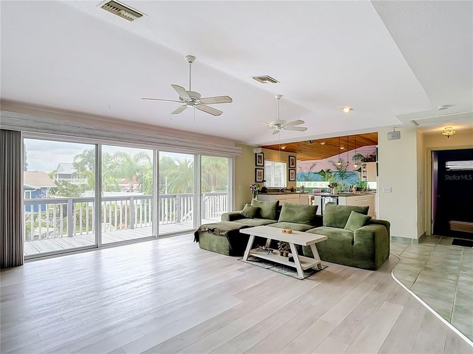 For Sale: $325,000 (3 beds, 2 baths, 1665 Square Feet)