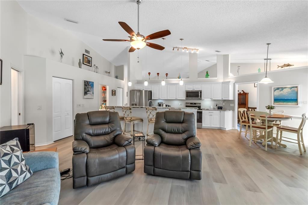 En Venta: $515,000 (3 camas, 3 baños, 2181 Pies cuadrados)