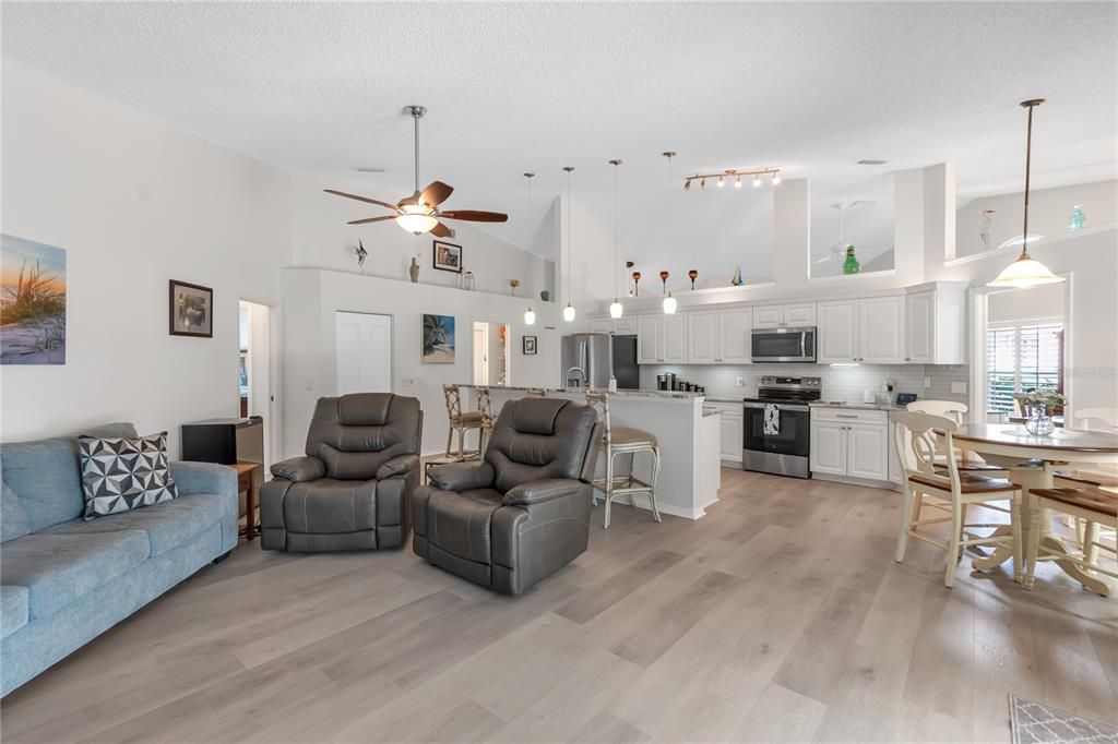 En Venta: $515,000 (3 camas, 3 baños, 2181 Pies cuadrados)