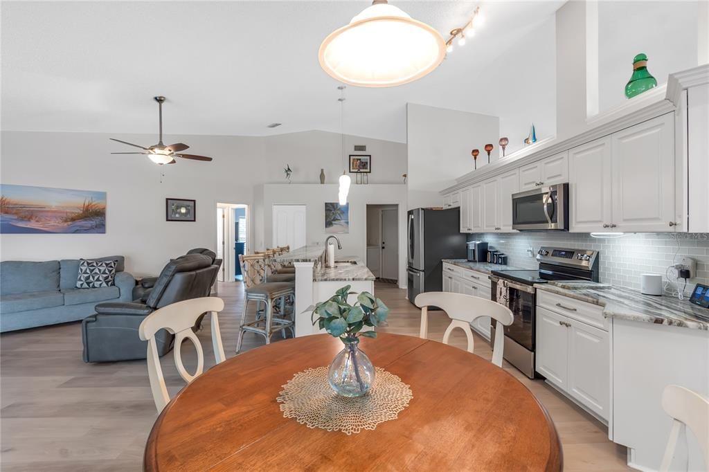 En Venta: $515,000 (3 camas, 3 baños, 2181 Pies cuadrados)