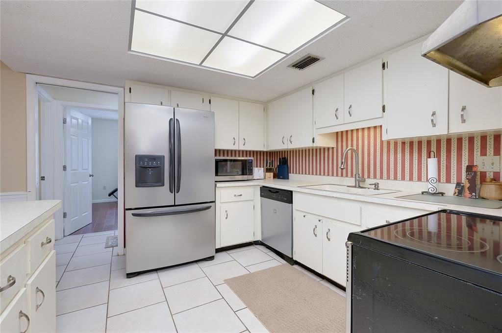 На продажу: $524,900 (4 спален, 2 ванн, 2032 Квадратных фут)