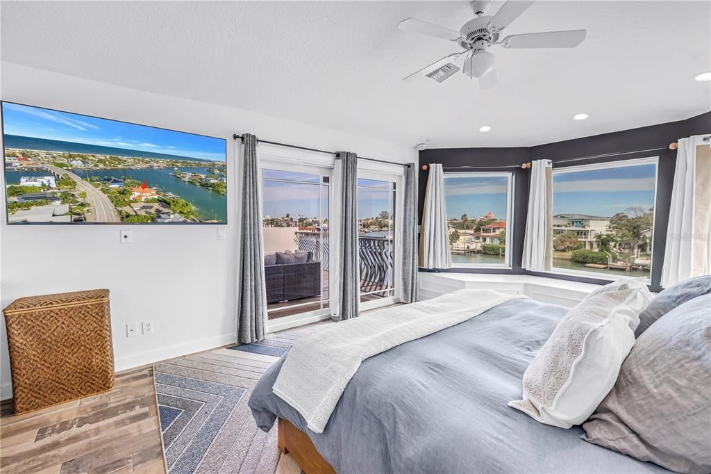 For Sale: $4,290,000 (5 beds, 4 baths, 4766 Square Feet)