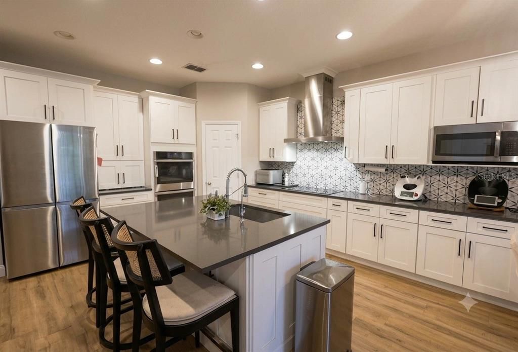 For Sale: $659,000 (3 beds, 2 baths, 2265 Square Feet)