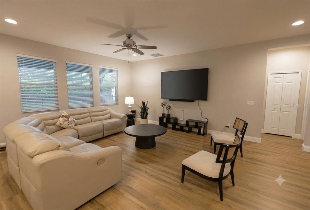 For Sale: $659,000 (3 beds, 2 baths, 2265 Square Feet)