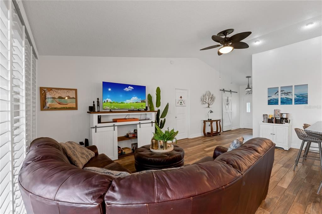 For Sale: $875,000 (4 beds, 2 baths, 1888 Square Feet)