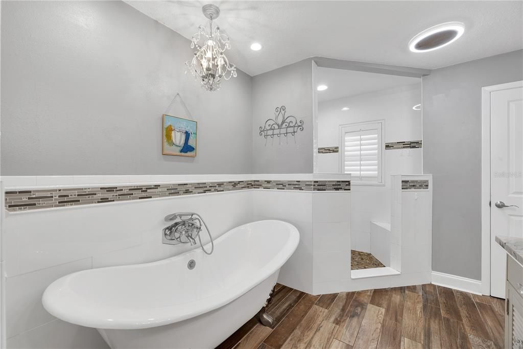 For Sale: $875,000 (4 beds, 2 baths, 1888 Square Feet)