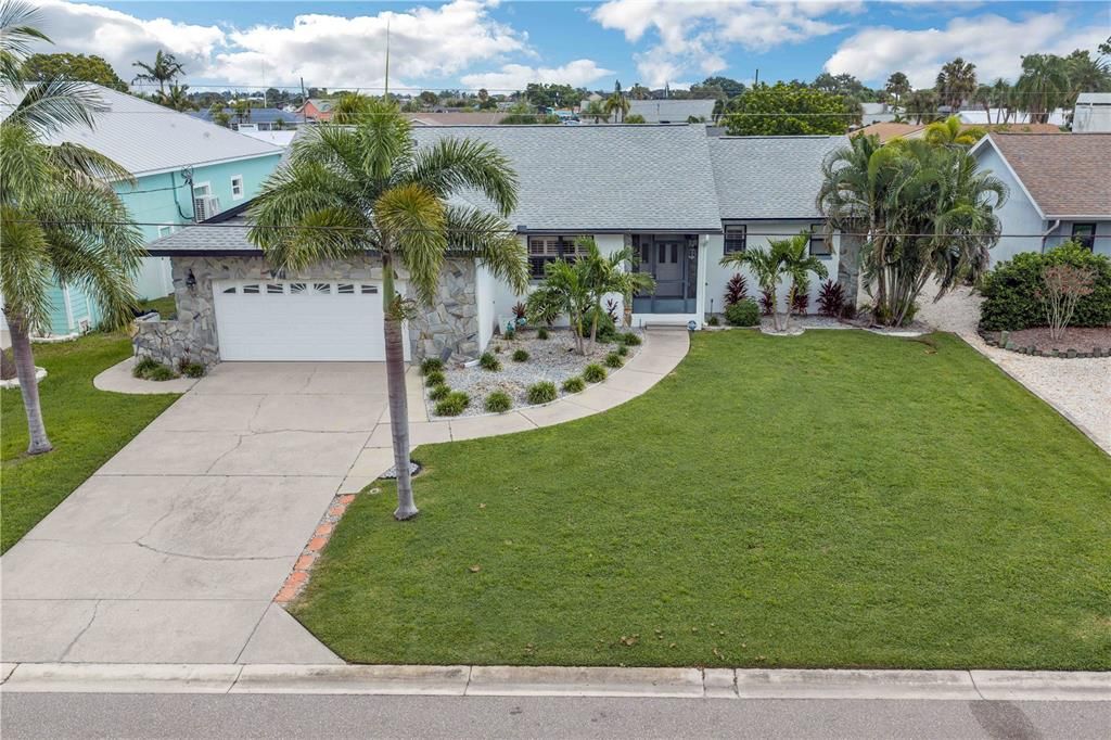 For Sale: $875,000 (4 beds, 2 baths, 1888 Square Feet)