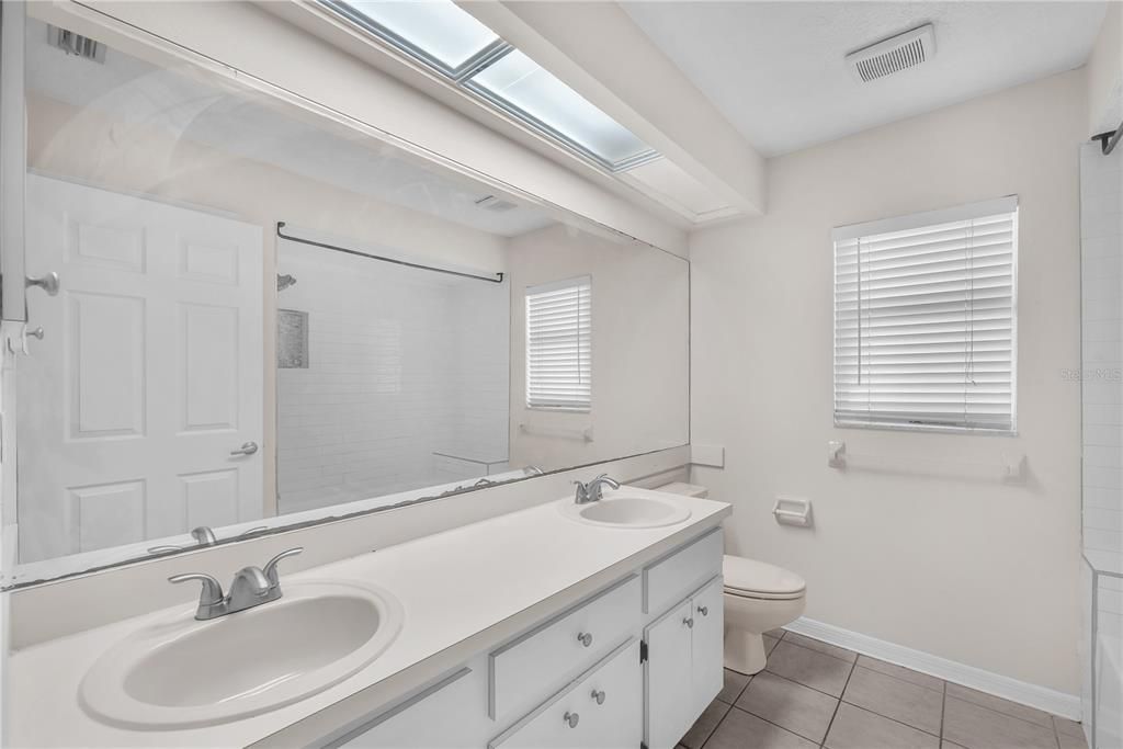 En Venta: $535,000 (4 camas, 2 baños, 2608 Pies cuadrados)