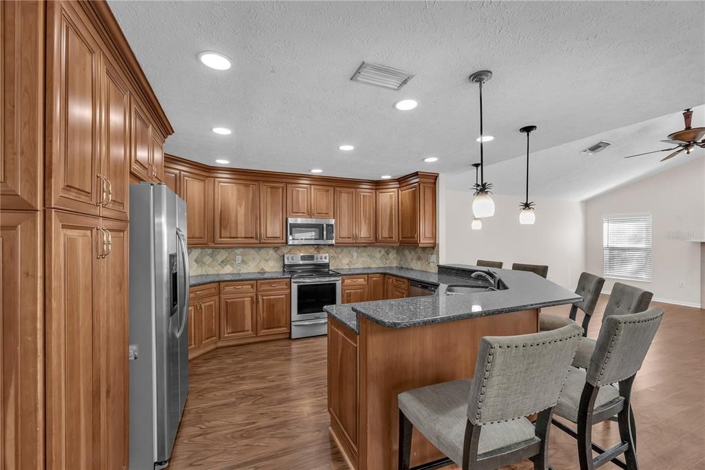 En Venta: $535,000 (4 camas, 2 baños, 2608 Pies cuadrados)