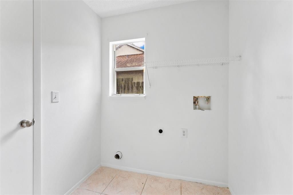 На продажу: $430,000 (4 спален, 2 ванн, 1629 Квадратных фут)