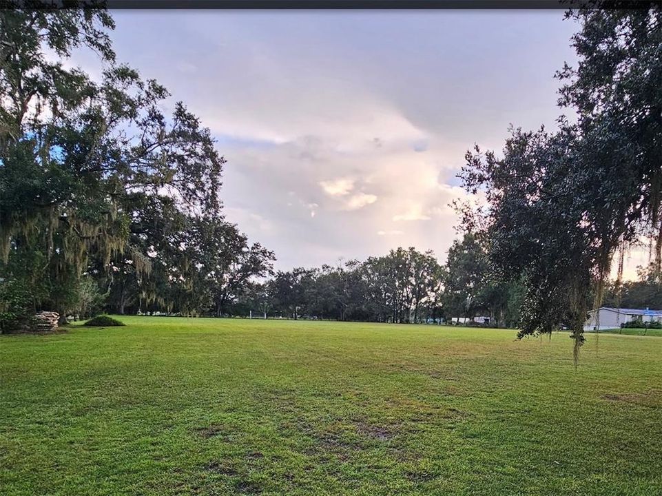 На продажу: $190,000 (1.48 acres)