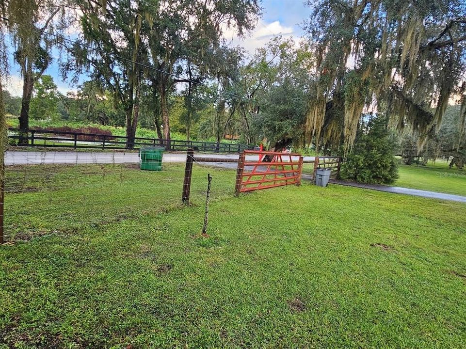 На продажу: $190,000 (1.48 acres)