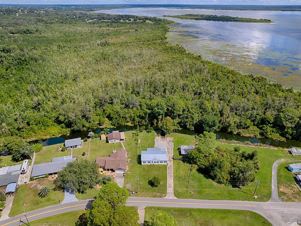For Sale: $329,000 (2 beds, 3 baths, 1560 Square Feet)