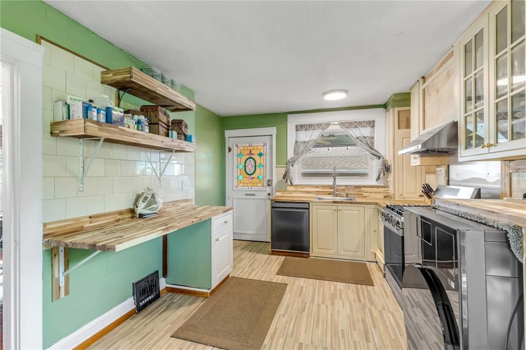 En Venta: $650,000 (5 camas, 0 baños, 3300 Pies cuadrados)