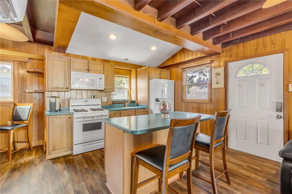 En Venta: $650,000 (5 camas, 0 baños, 3300 Pies cuadrados)