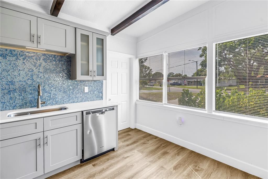 For Rent: $3,000 (3 beds, 2 baths, 1287 Square Feet)