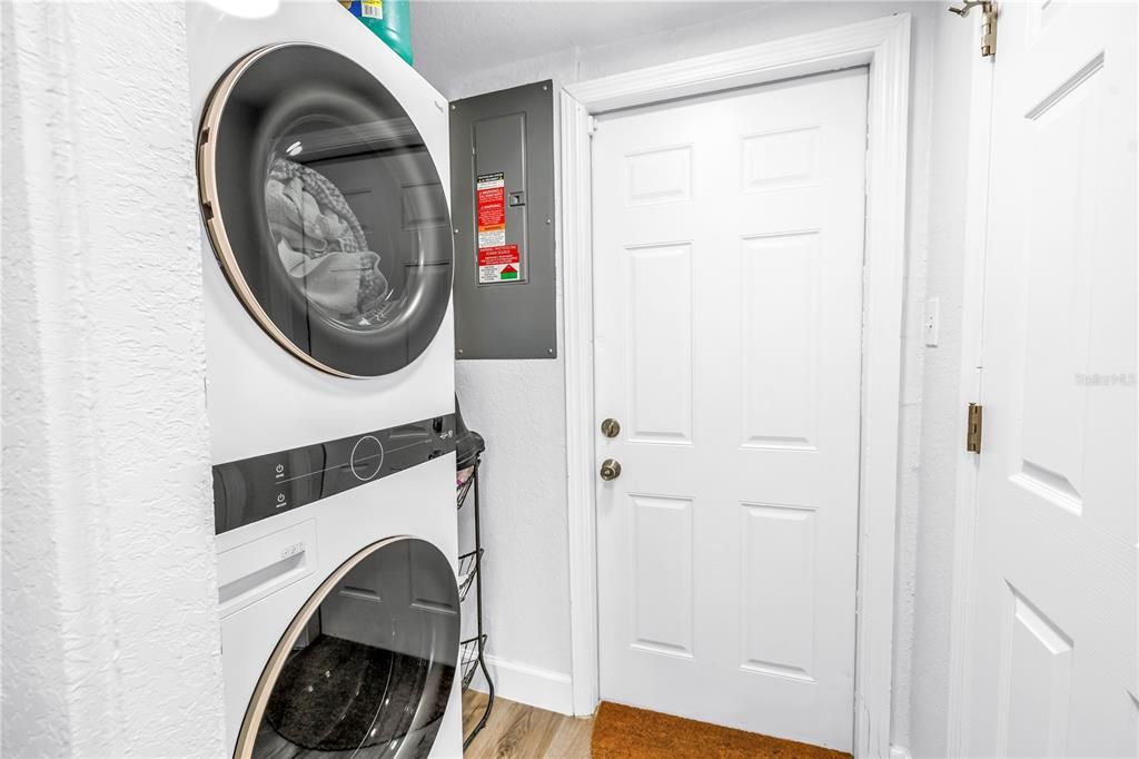 For Rent: $3,000 (3 beds, 2 baths, 1287 Square Feet)
