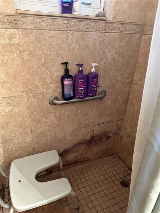 For Sale: $150,000 (4 beds, 2 baths, 1800 Square Feet)