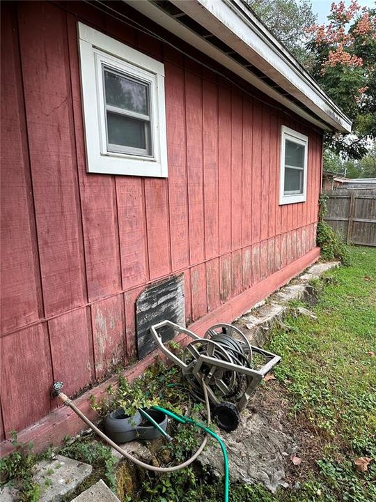 For Sale: $150,000 (4 beds, 2 baths, 1800 Square Feet)
